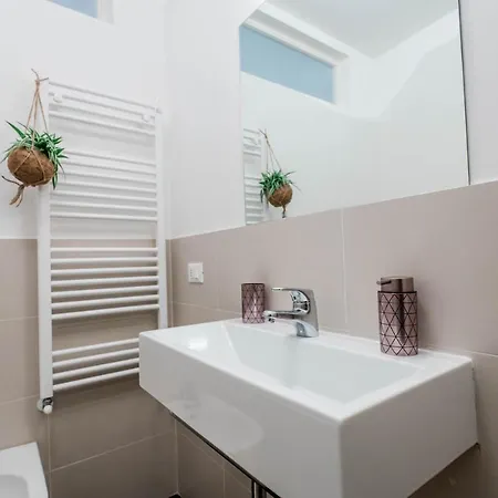 Feel - Cozy Old Town